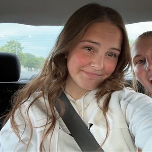 Meet your Posher, Kadence